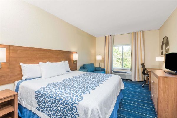DAYS INN BY WYNDHAM CADIZ (Cadiz)